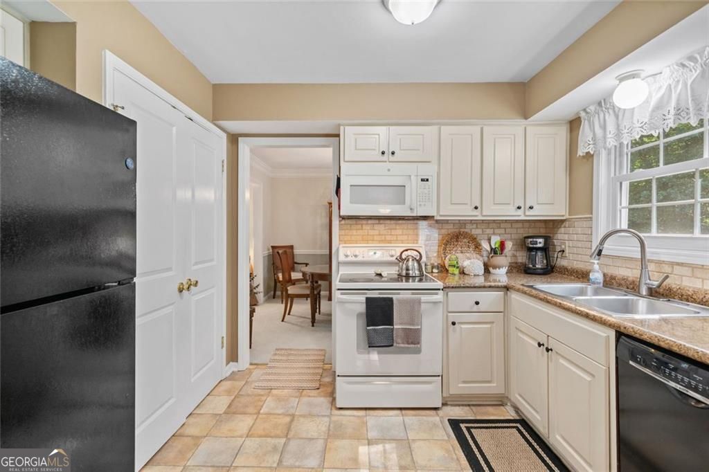 Marietta, Georgia 30067, United States, 4 Bedrooms Bedrooms, ,3 BathroomsBathrooms,Residential,Active,206093