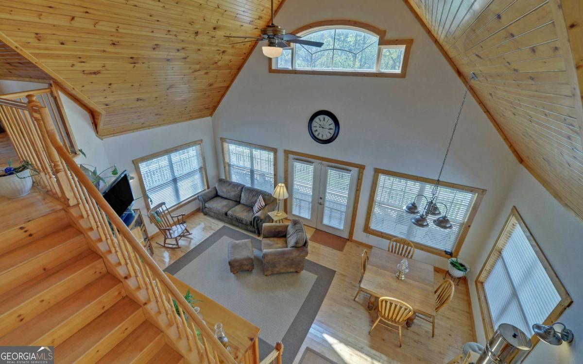 202 Dove LN