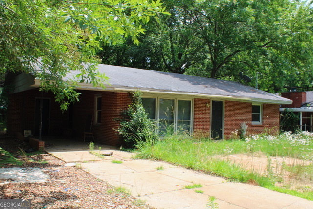 Photo 2 of 10 of 2318 Beatrice AVE house