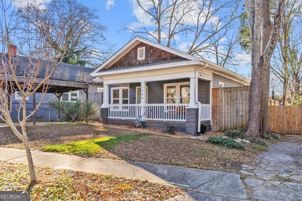 Photo of 1588 Linda Way SW, Atlanta, GA 30310 (MLS # 10664402)