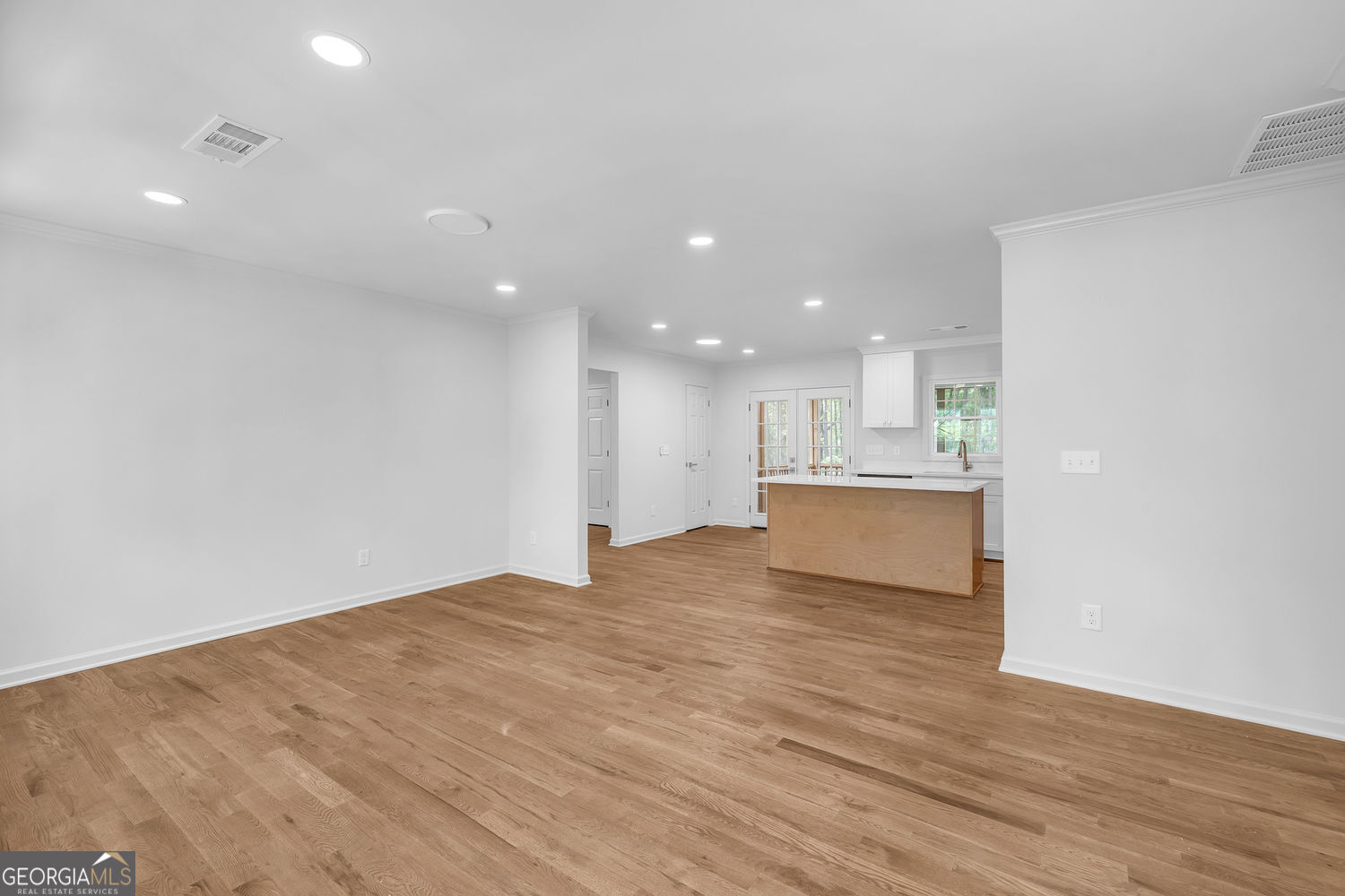 3466 NE Zingara RD NE