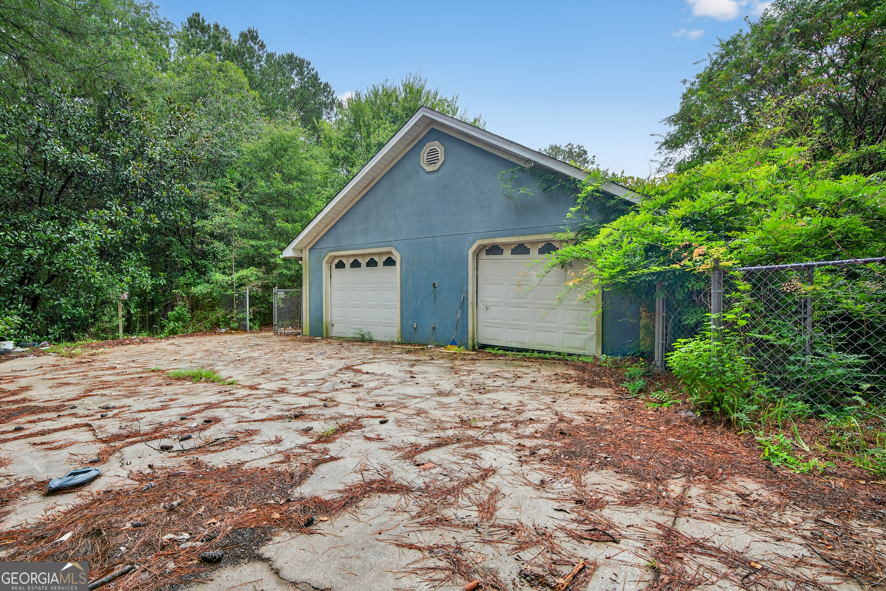 Set on 22 sprawling acres, this 3-bedroom, 2-bath home offers endless potential for the right buyer. A true fixer-upper and investment opportunity, the property features a spacious floor plan with carpet and ceramic tile throughout, a walk-in pantry, and an office for added flexibility. The home also includes a 2-car garage and a back patio perfect for relaxing outdoors. With fenced areas already in place, this property is ideal for those looking to create a private retreat, hobby farm, or simply enjoy the wide-open space. Bring your vision and make this unique property your own.
