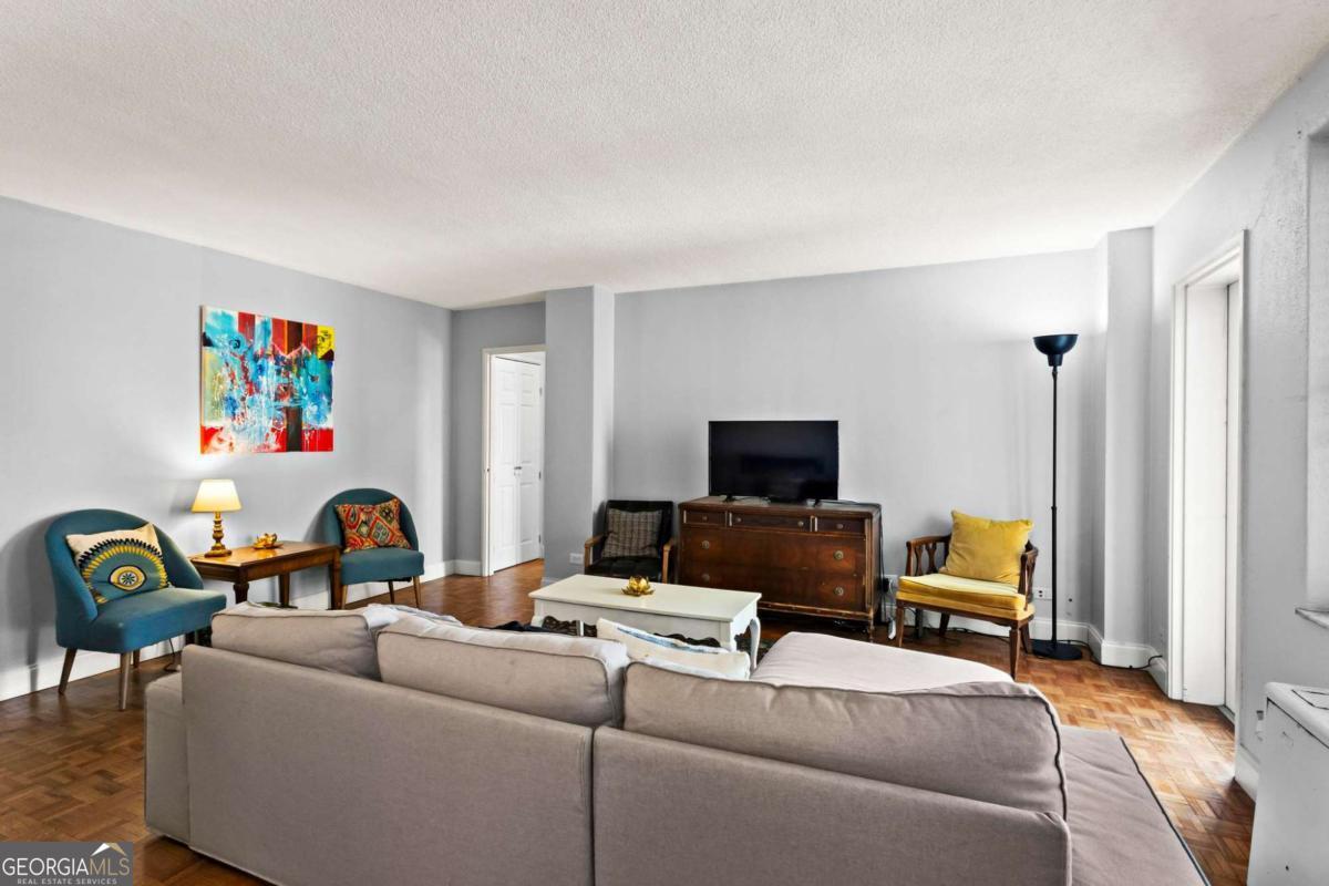 300 Peachtree ST NE 20O