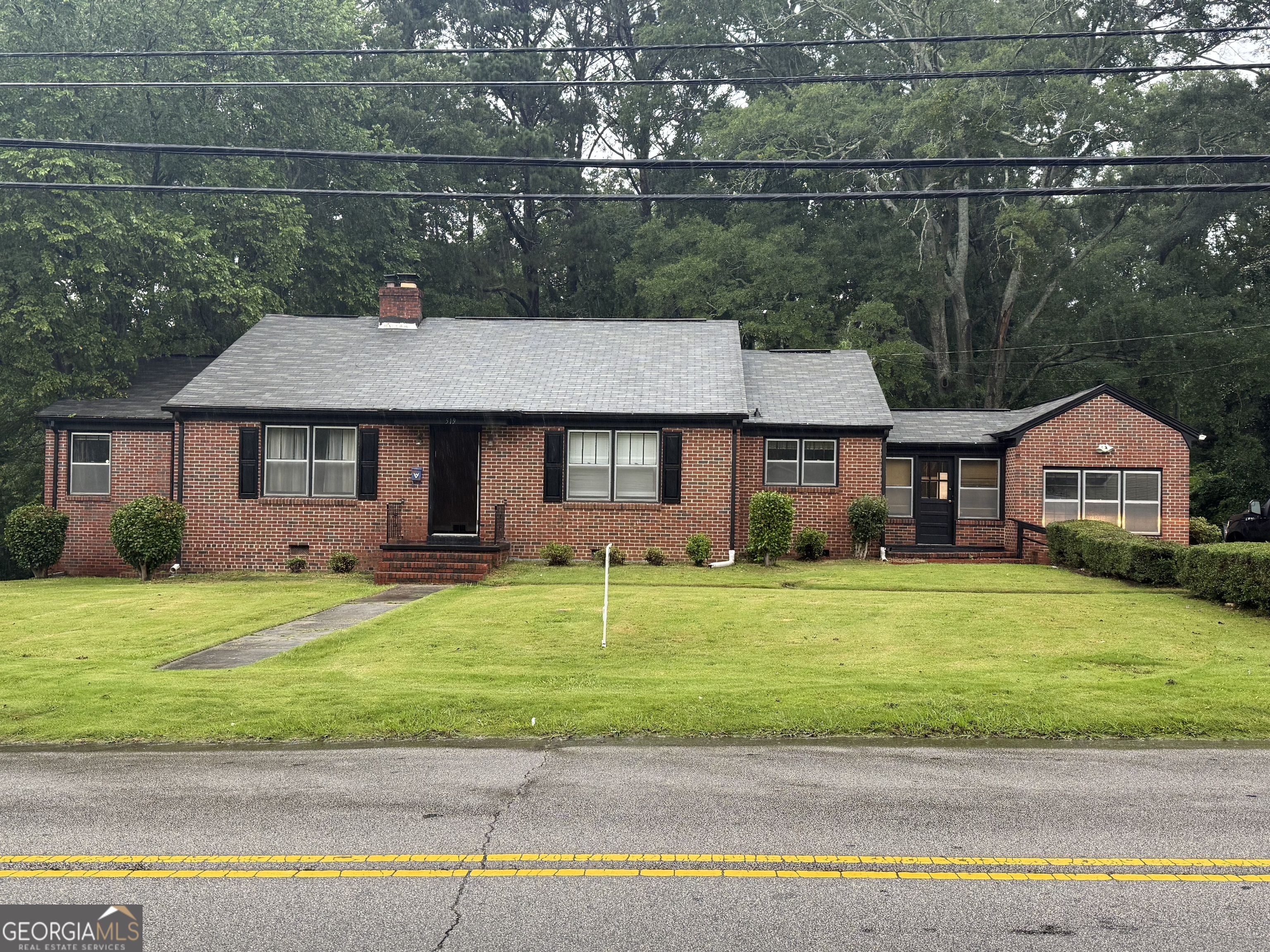 Great house in growing area. Convenient to Shopping, downtown, rest