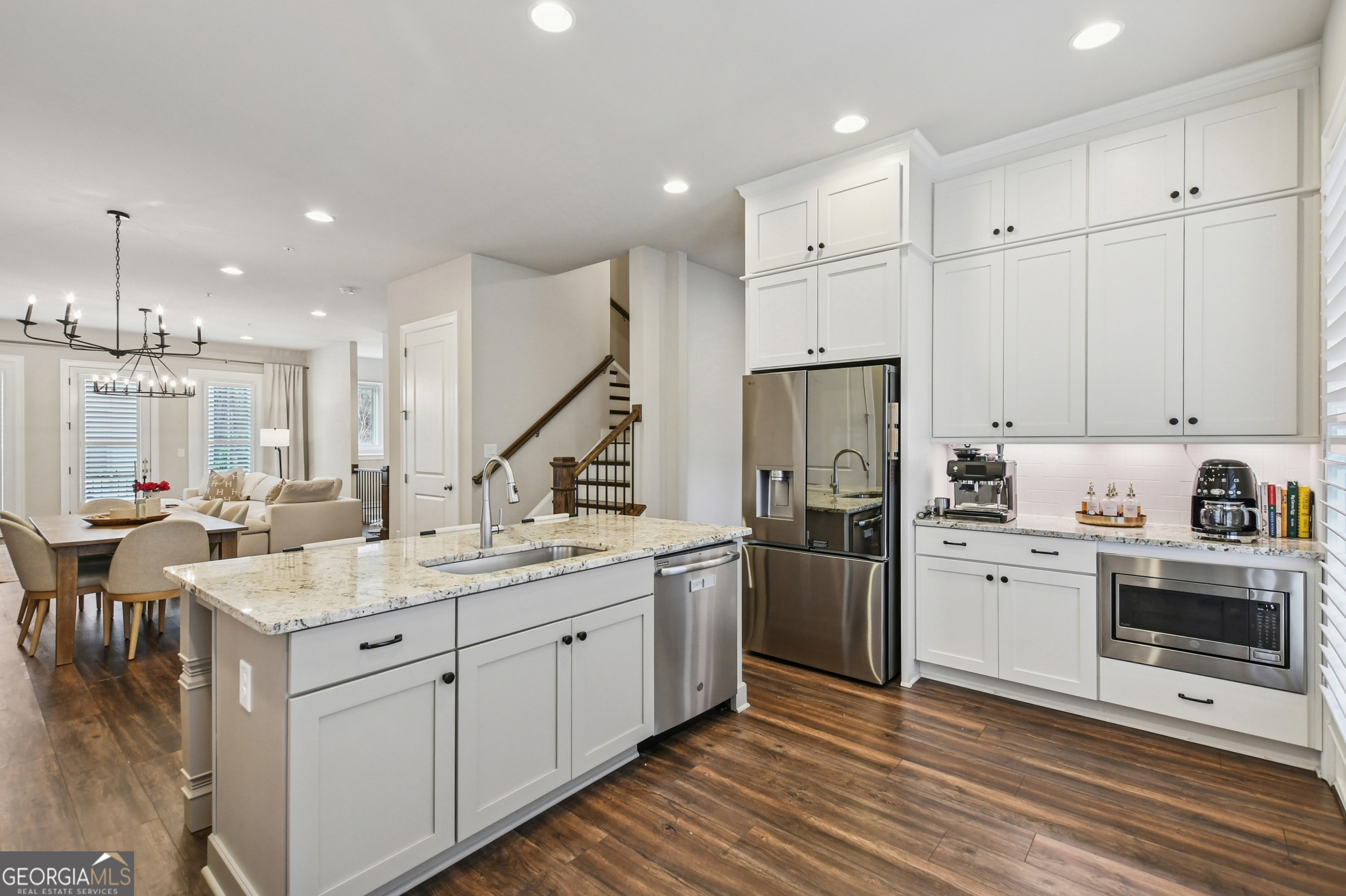 220 Mitchell LN