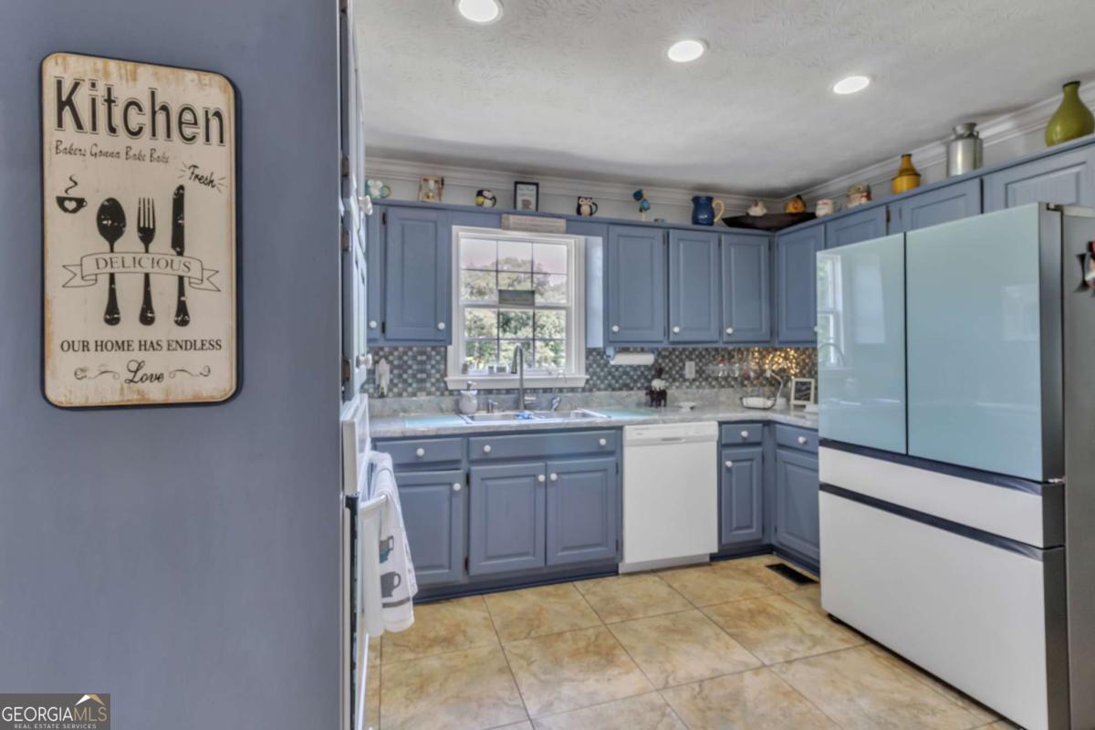 3105 NAVAJO CIRCLE