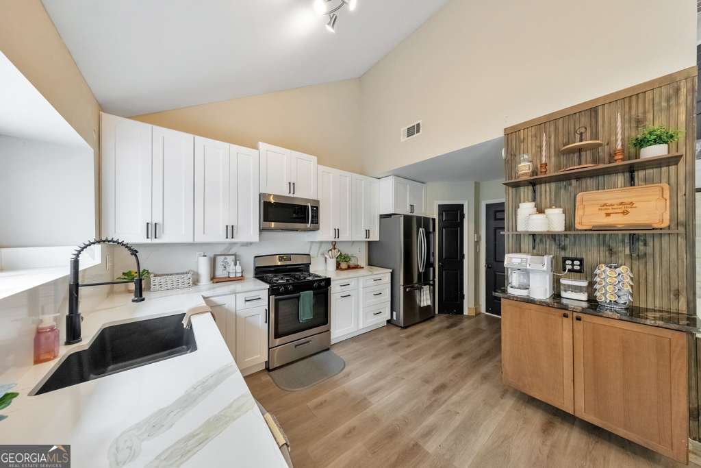 888 Halston CT