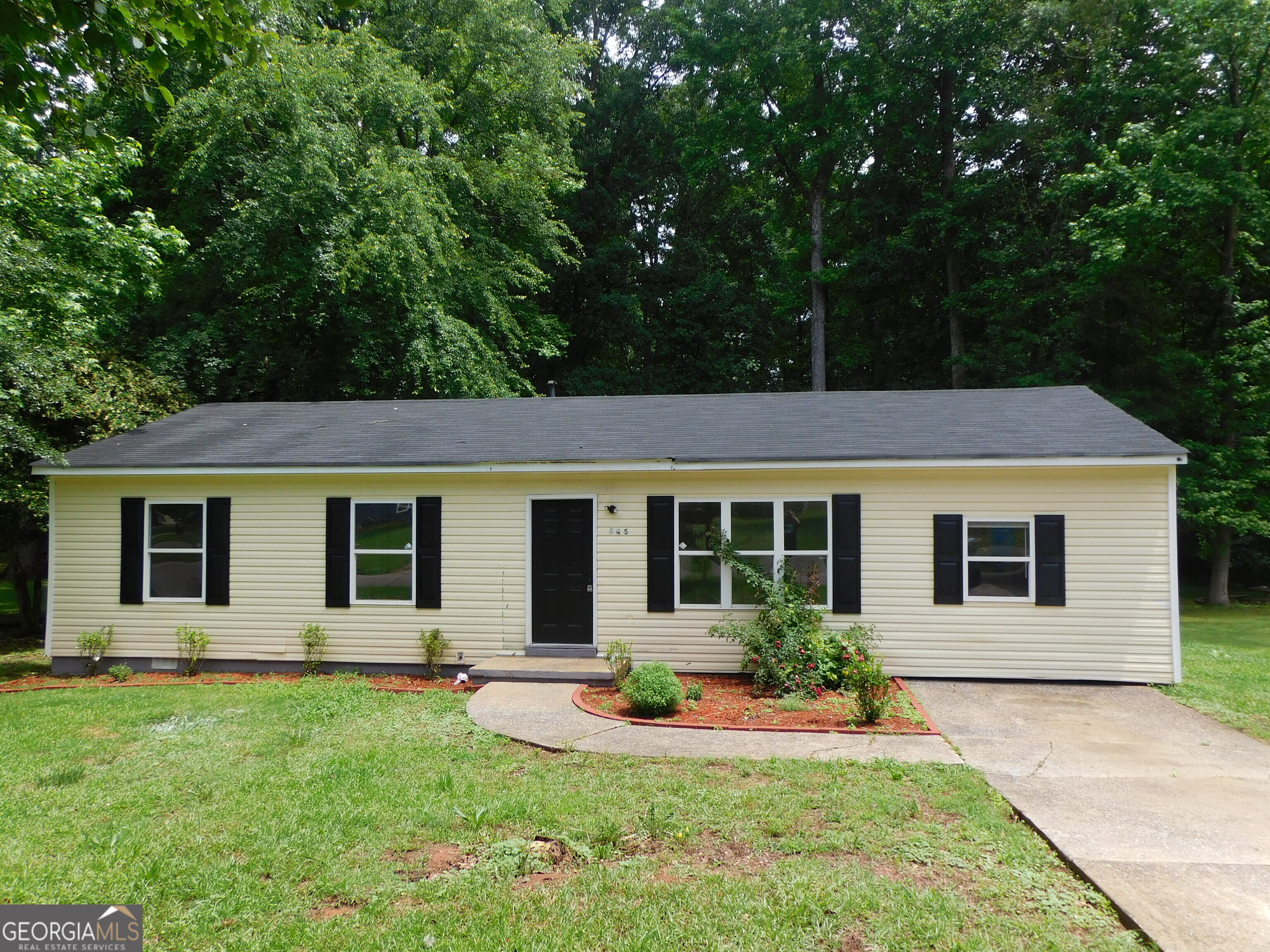 Come see this unique 4 Bedroom, 2 bath home conveniently located close to Athens, with spacious backyard and back deck that's great for grilling and entertaining. You don't want to miss this one!