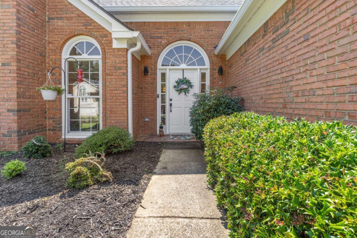 180 Glen Holly DR