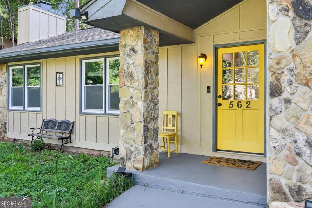 Photo of 562 Rimrock Trail, Stone Mountain, GA 30083 (MLS # 10737510)