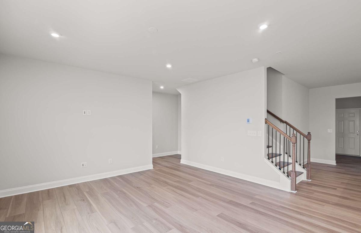 512 Elkwood LN