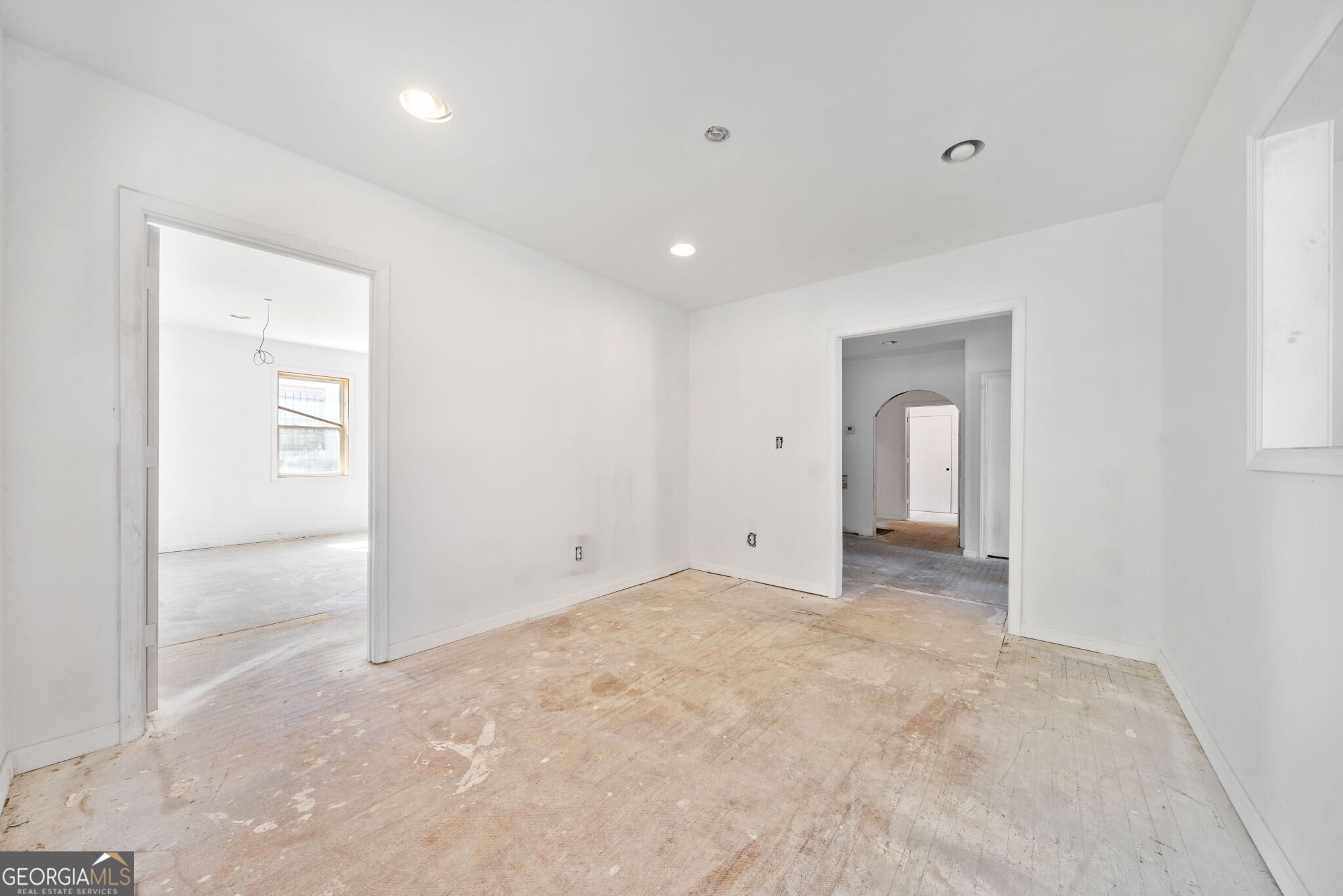 341 Candler RD SE