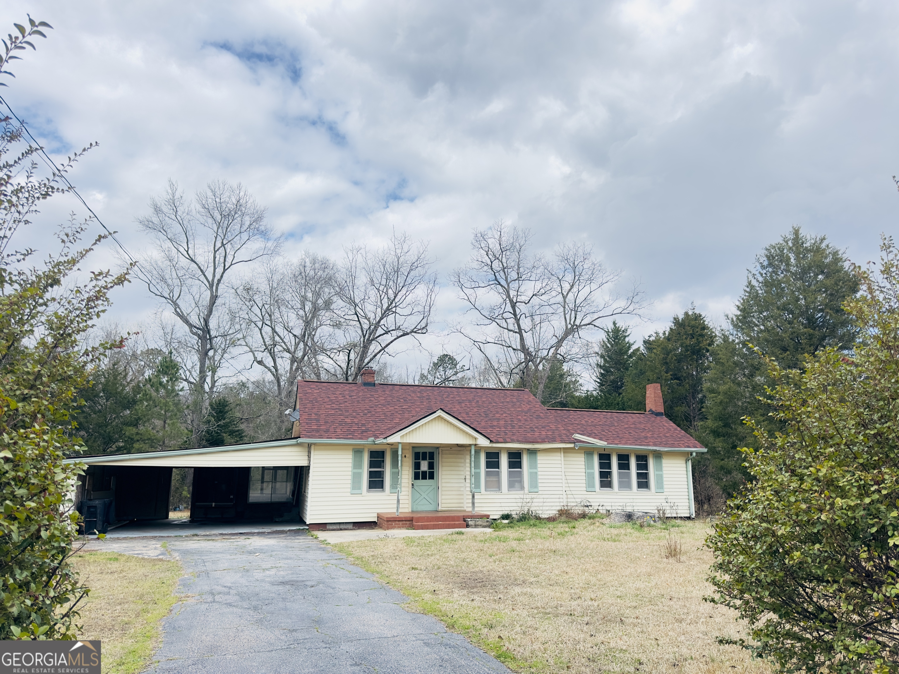 Calling all visionary homeowners and savvy investors! This fixer-upper gem offers endless possibilities on over 3.8 acres of prime land, with ample road frontage perfect for subdividing. With recent upgrades, including a new roof, removal of trees, a new electrical box for the home and barn, and updated wiring to the water pump. The property includes 2 water wells for added convenience and a 2nd sizable barn, once restored, may be used for housing animals, or storing equipment. Don't miss out on a chance to create your dream space or capitalize on an investment opportunity.