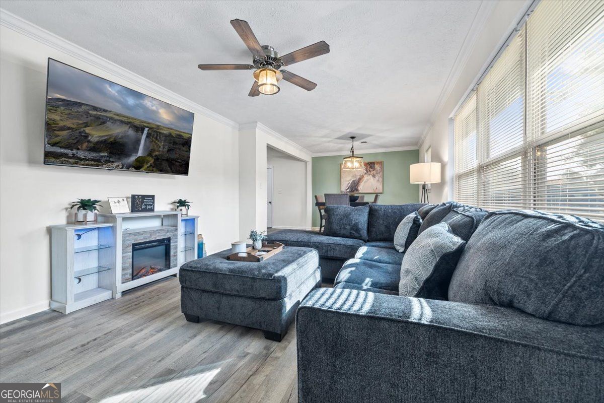 4281 Hiram Lithia Springs RD SW
