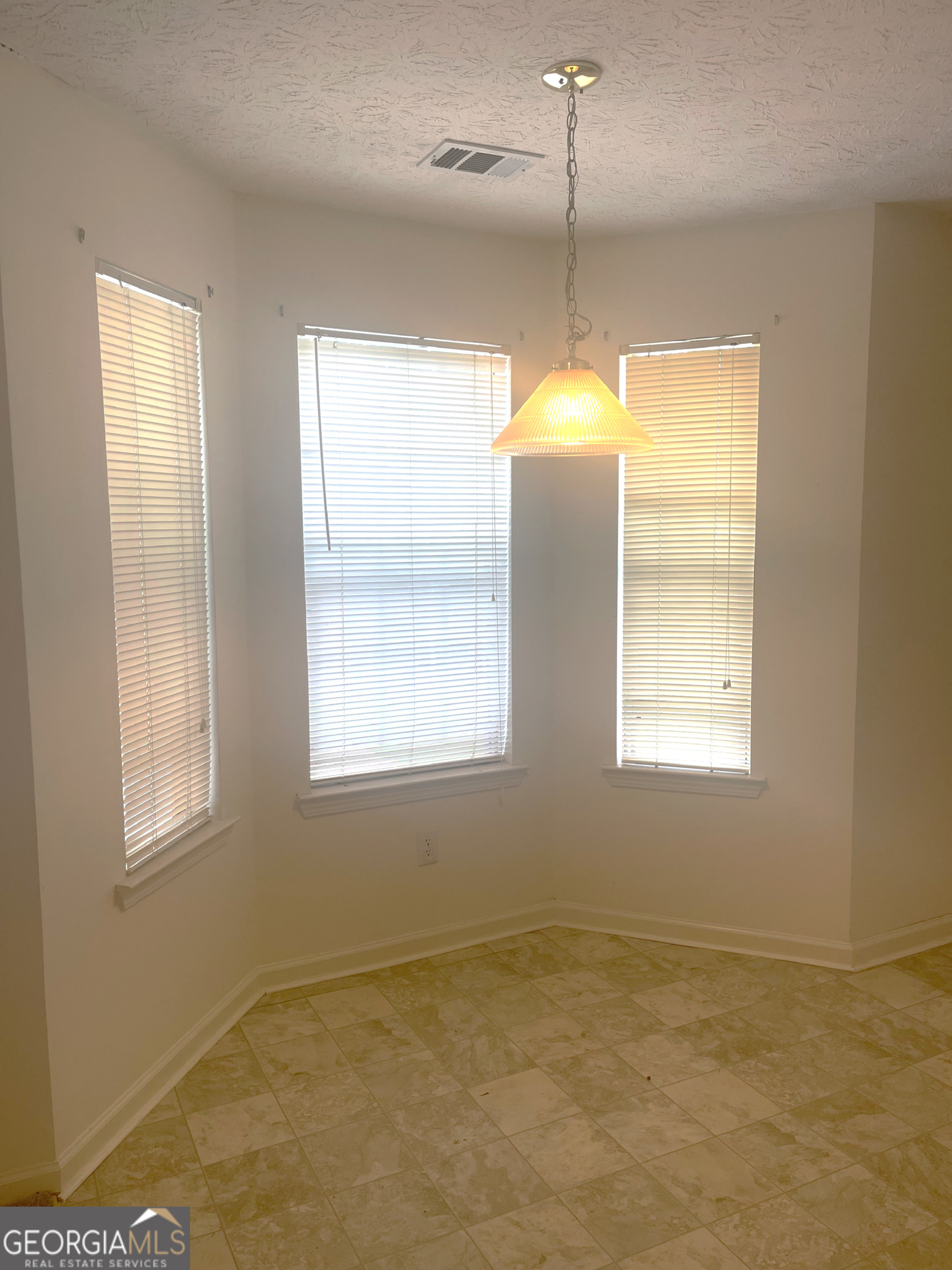 3041 Regal DR