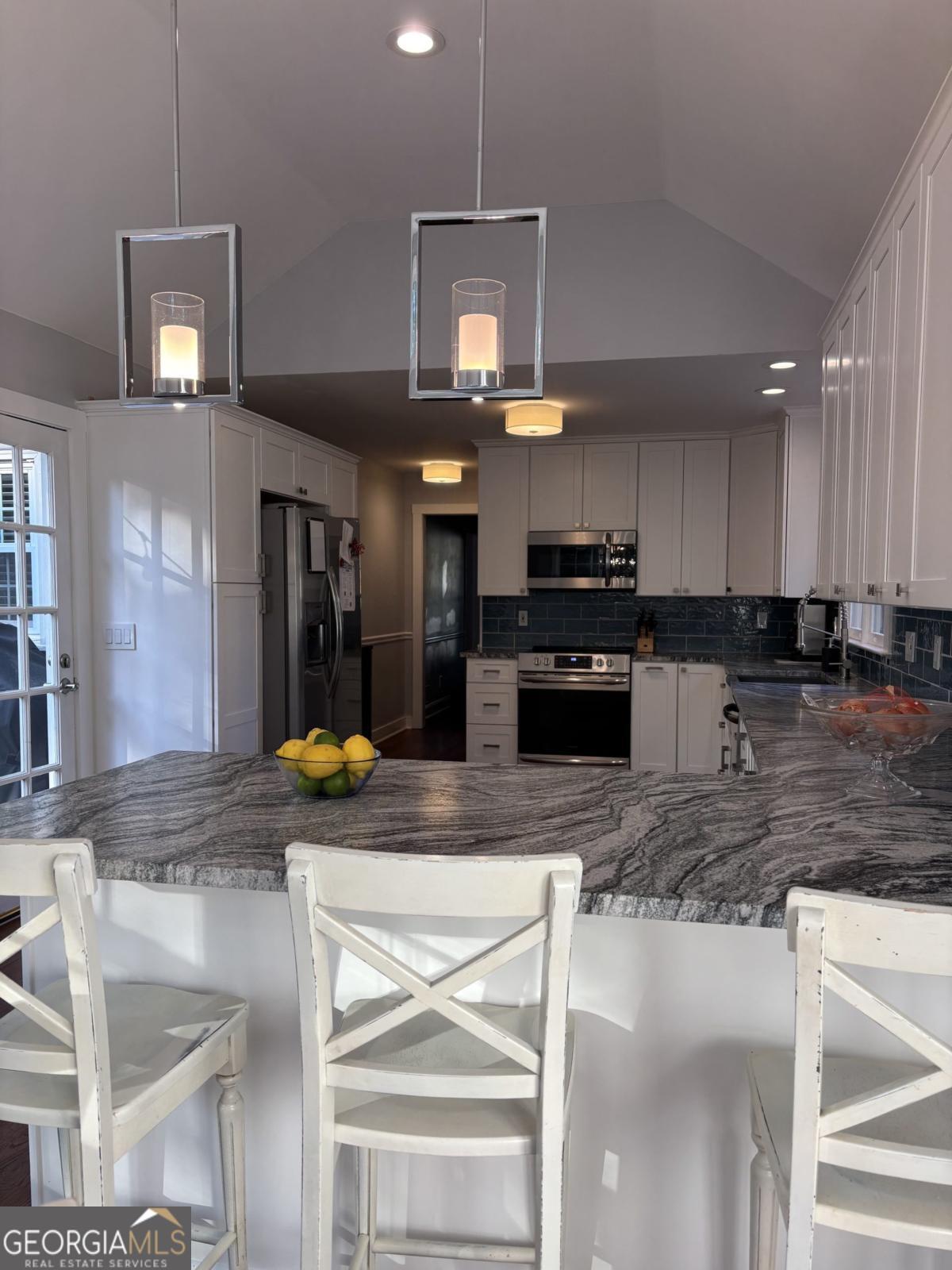 3276 Whitfield DR