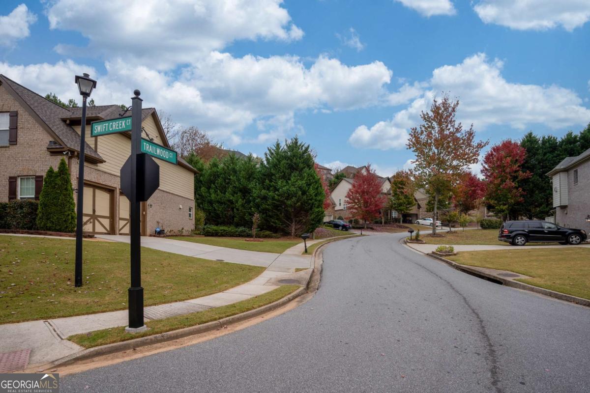 5825 Trailwood CT