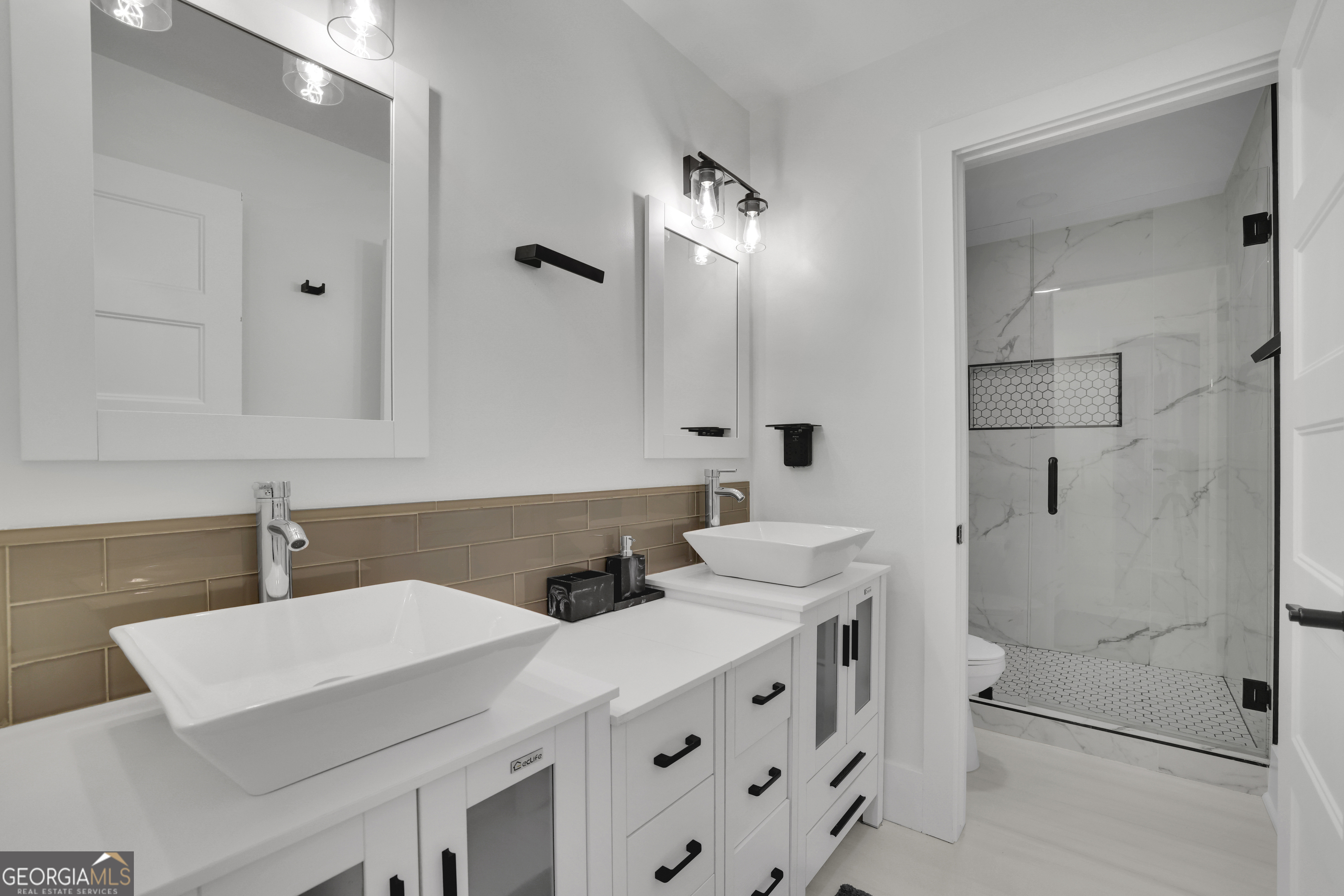 3165 Brookview DR