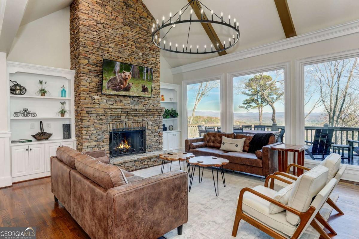 1492 Mcelroy Mountain DR