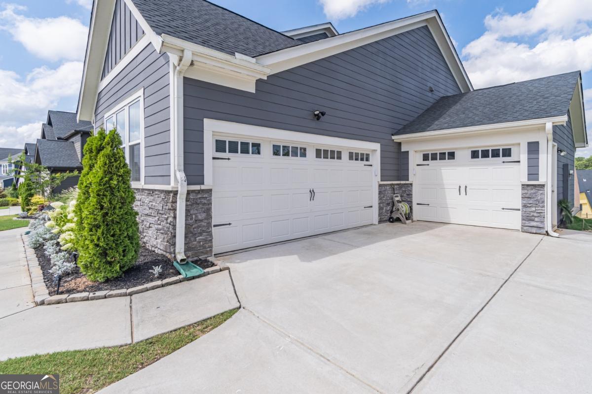 909 Michigan CIR