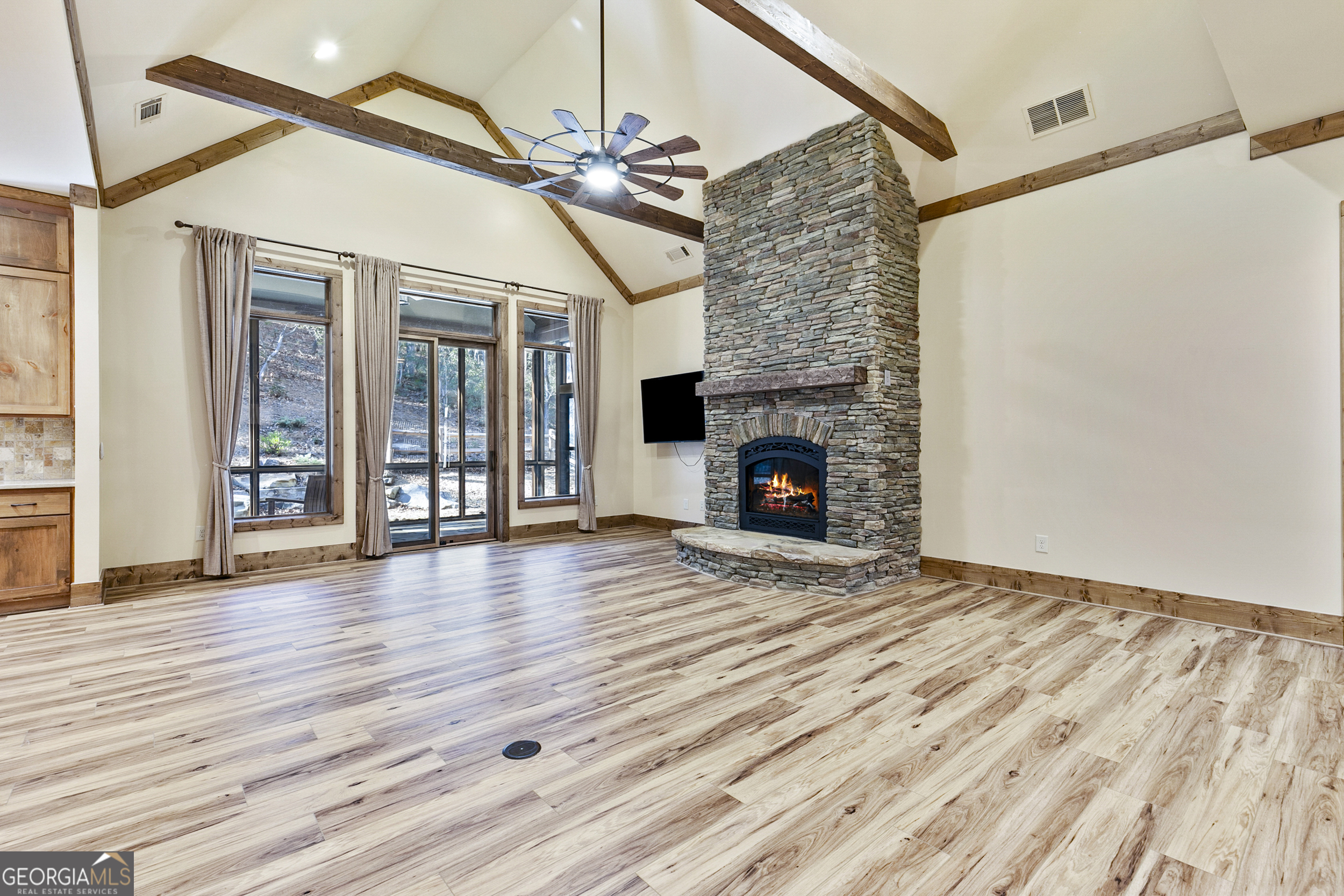 228 Sleepy Hollow CIR