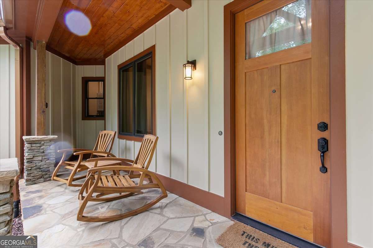 228 Sleepy Hollow CIR