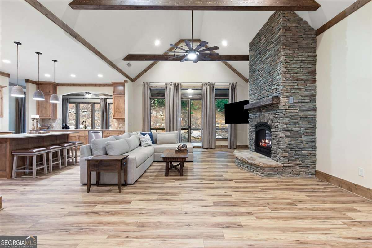 228 Sleepy Hollow CIR