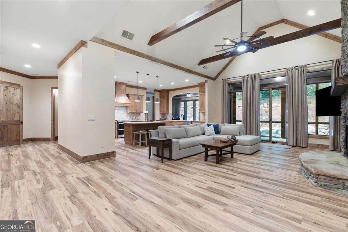 228 Sleepy Hollow CIR