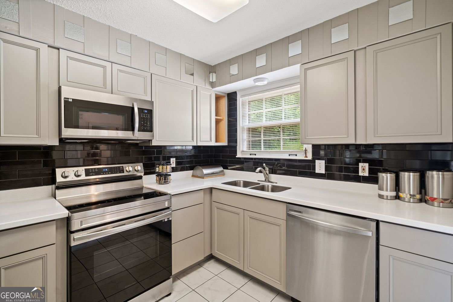 Decatr, Georgia 30032, United States, 3 Bedrooms Bedrooms, ,3 BathroomsBathrooms,Residential,Active,166657