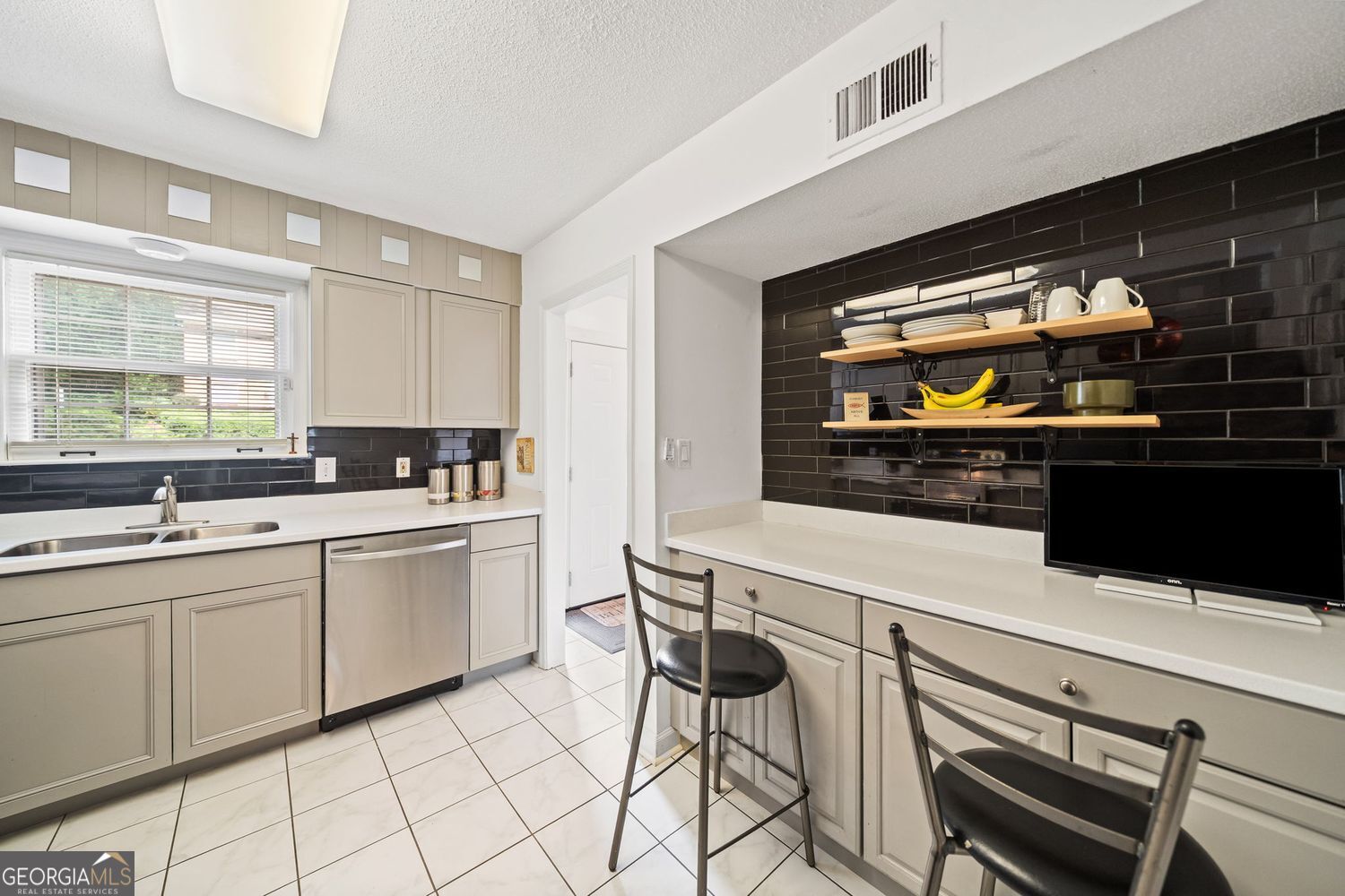 Decatr, Georgia 30032, United States, 3 Bedrooms Bedrooms, ,3 BathroomsBathrooms,Residential,Active,166657