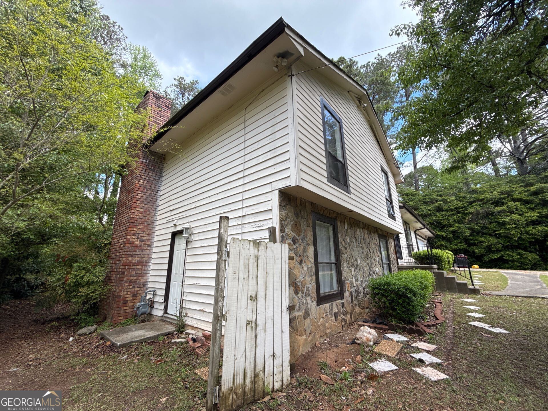9041 Southcrest CT