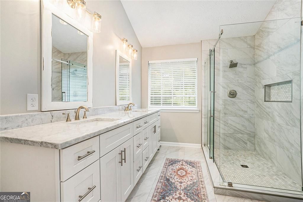 1040 Crabapple Lake CIR