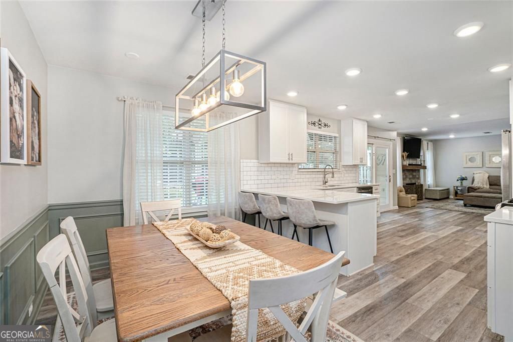 1040 Crabapple Lake CIR