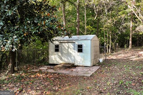 A home in Toccoa