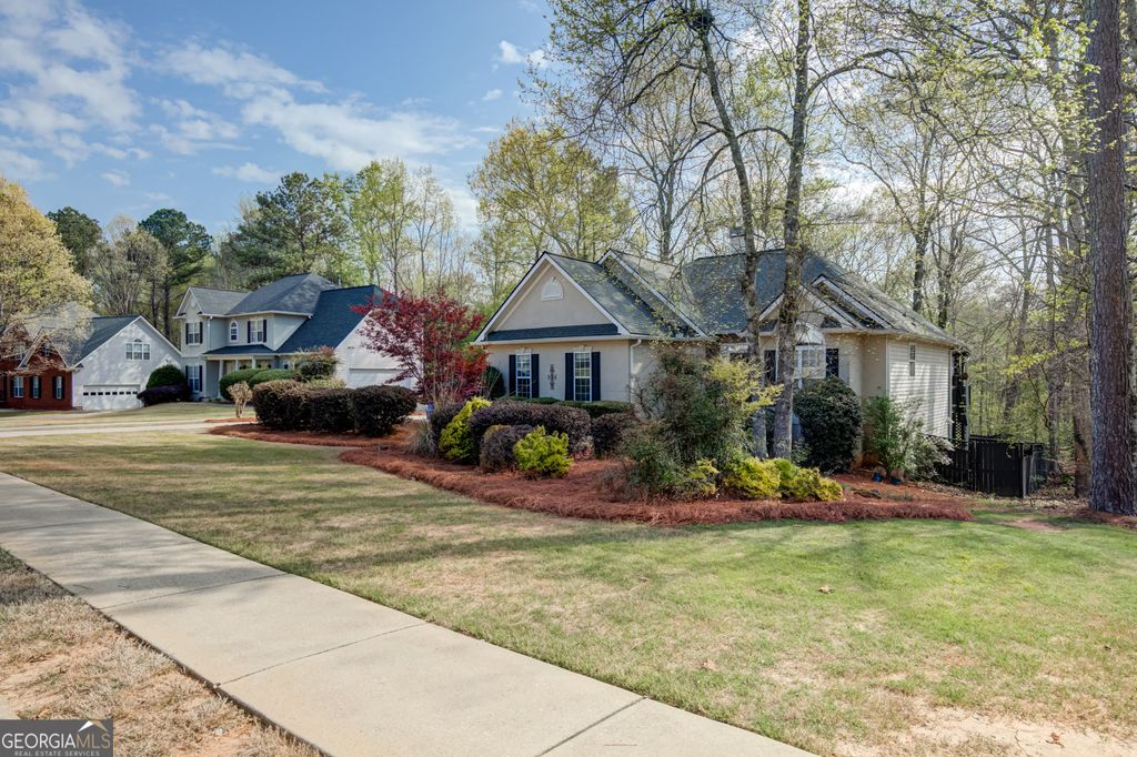 Photo of 310 Rock Hill Dr, Fayetteville, GA 30215 (MLS # 10753600)