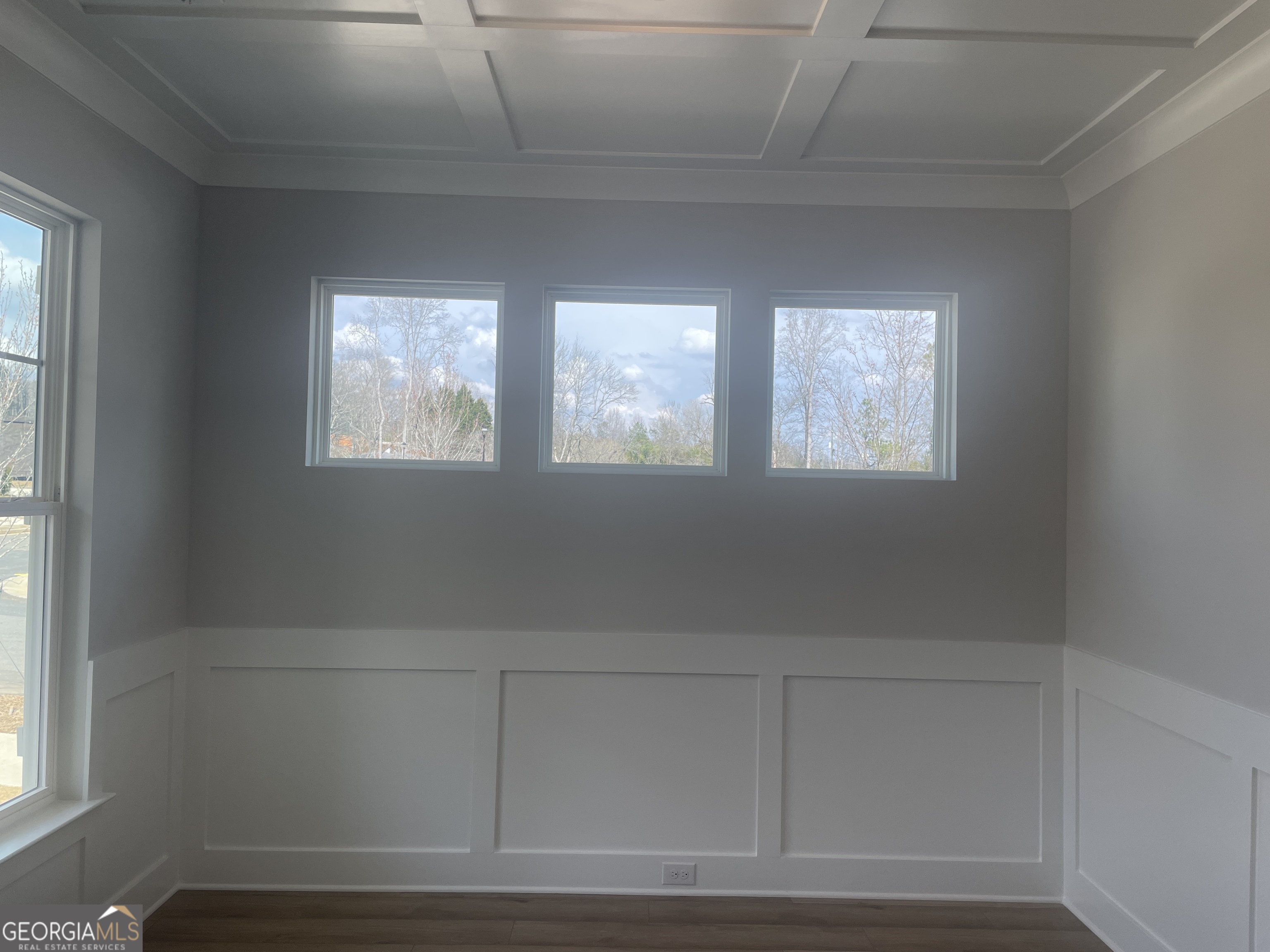381 Conifer LN