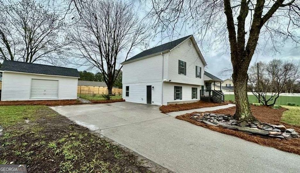 Photo of 2095 Four Notch Road, Carrollton, GA 30116 (MLS # 10706717)