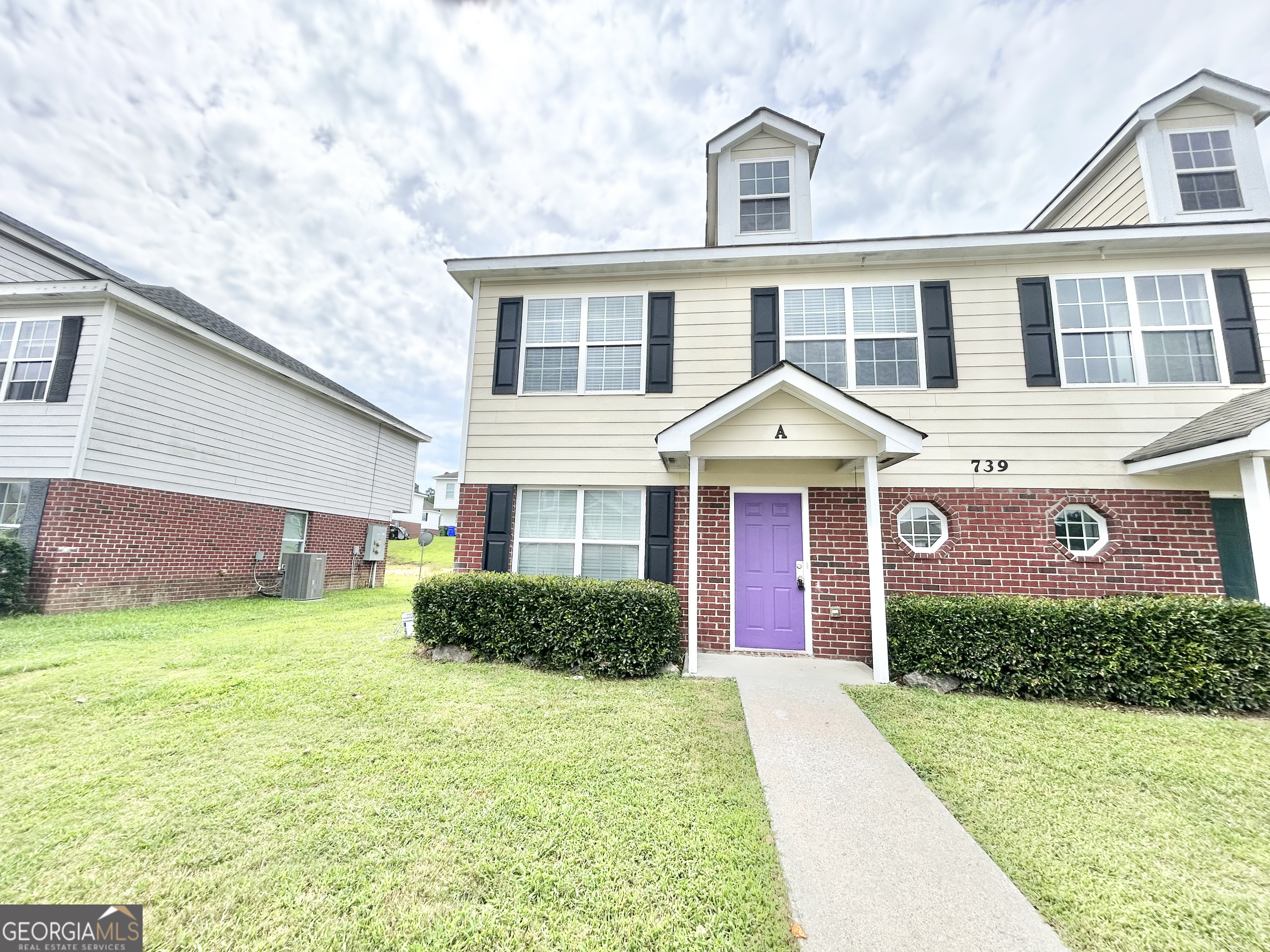 This beautiful townhome offers 4 bedrooms and 3 full baths, giving you plenty of room to spread out and enjoy. With its functional layout and modern design, this home is perfect for both everyday living and entertaining. Don't miss the opportunity to make it yours!