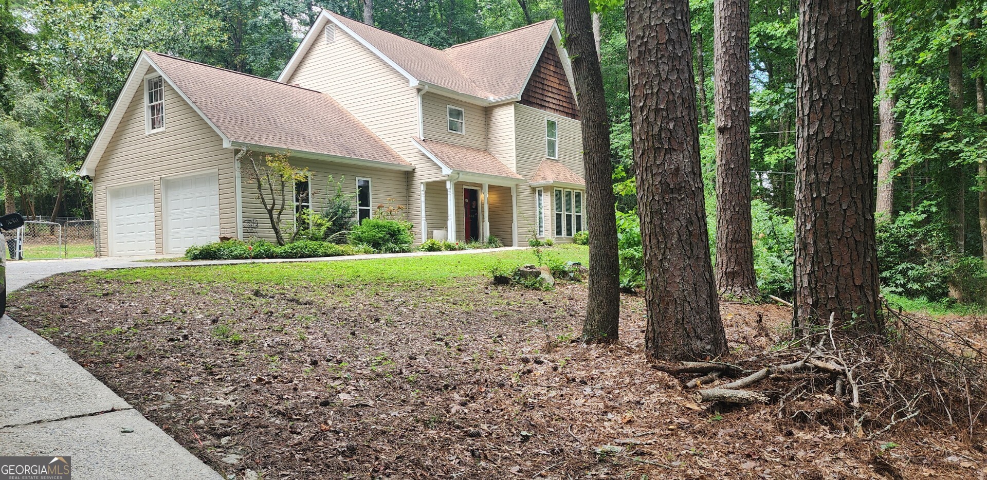 Discover this charming two-story home featuring three spacious bedrooms and 2.5 bathrooms, with an optional fourth bedroom or bonus room perfect for your needs. Nestled on a wooded, private, sloping lot, all rooms and full baths are conveniently located upstairs, offering privacy and comfort. Ideally situated close to downtown Fayetteville, this residence combines tranquility with accessibility, making it an ideal place to call home.