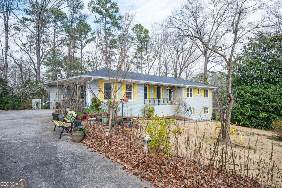 3207 Laura LN