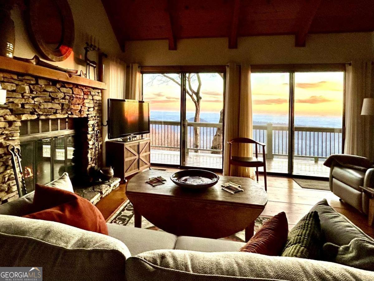 524 Sanderlin Mtn DR