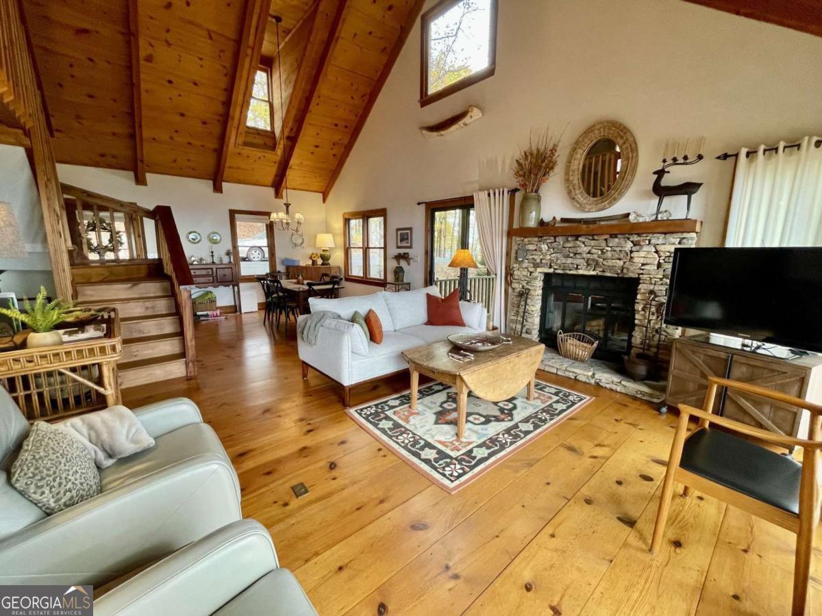 524 Sanderlin Mtn DR