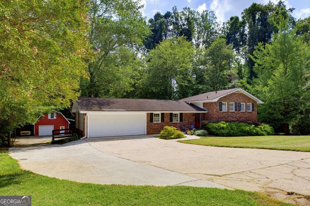 Photo of 949 Tranquil Drive, Austell, GA 30106 (MLS # 10848455)