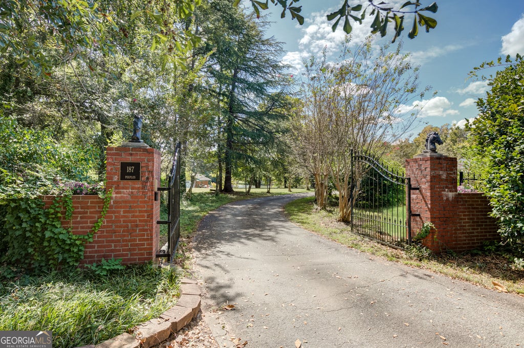 Photo of 187 Peeples Road, Fayetteville, GA 30215 (MLS # 10847170)