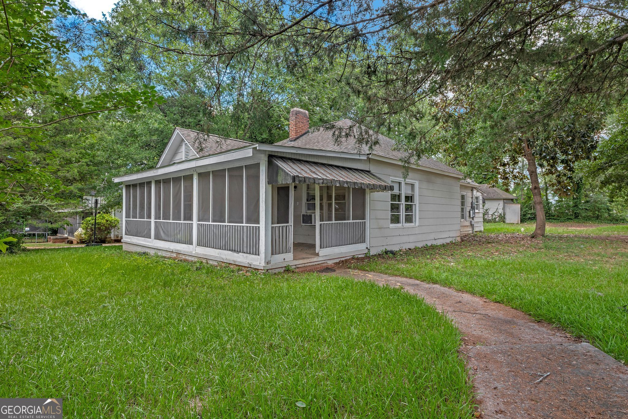 3BD/1.5BA Charmer on a Corner Lot Near Downtown LaGrange! Step into this inviting home featuring a large screened front porch. Perfect for morning coffee or evening relaxation. A flexible den/bonus room provides extra space for a home office, playroom, or media area. The open-concept kitchen and dining area boast granite countertops and newer appliances, ideal for gatherings and everyday living. Major updates include a newer roof, HVAC, and hot water heater. Each bedroom includes ceiling fans for year-round comfort. While the home is nearly move-in ready, it could use a little TLC. Some fresh paint and new flooring will make it truly shine. Conveniently located just minutes from downtown LaGrange, with easy access to shopping, dining, and the interstate!
