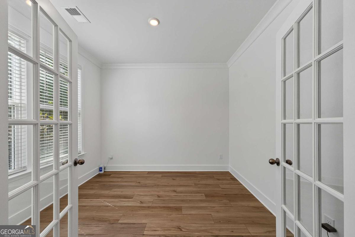 1880 Sycamore CIR