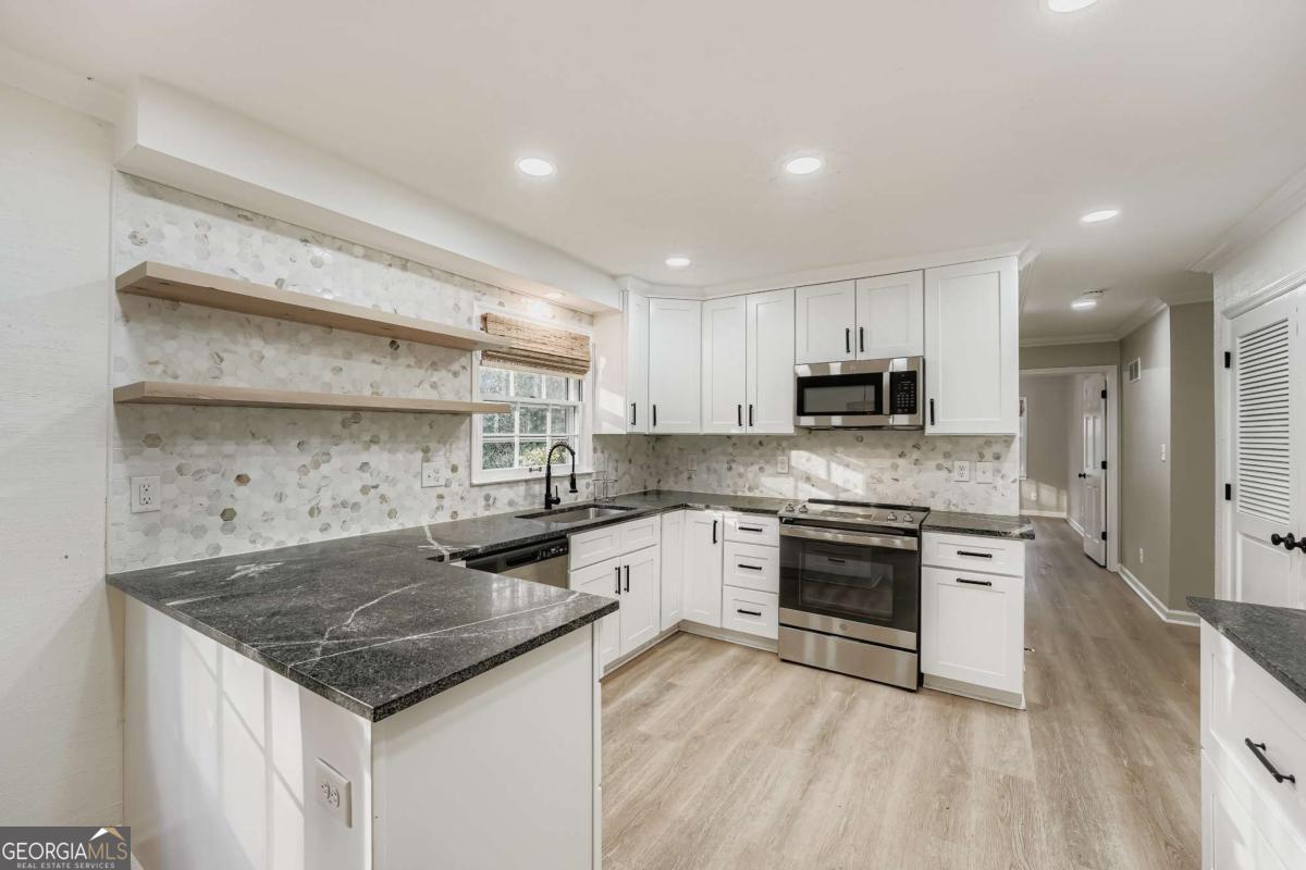 3321 Elm Creek DR NW