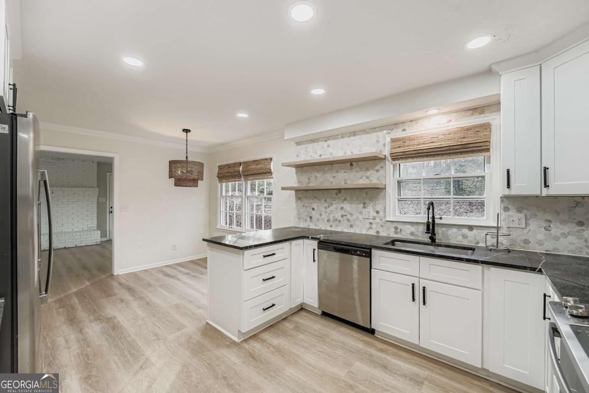 3321 Elm Creek DR NW