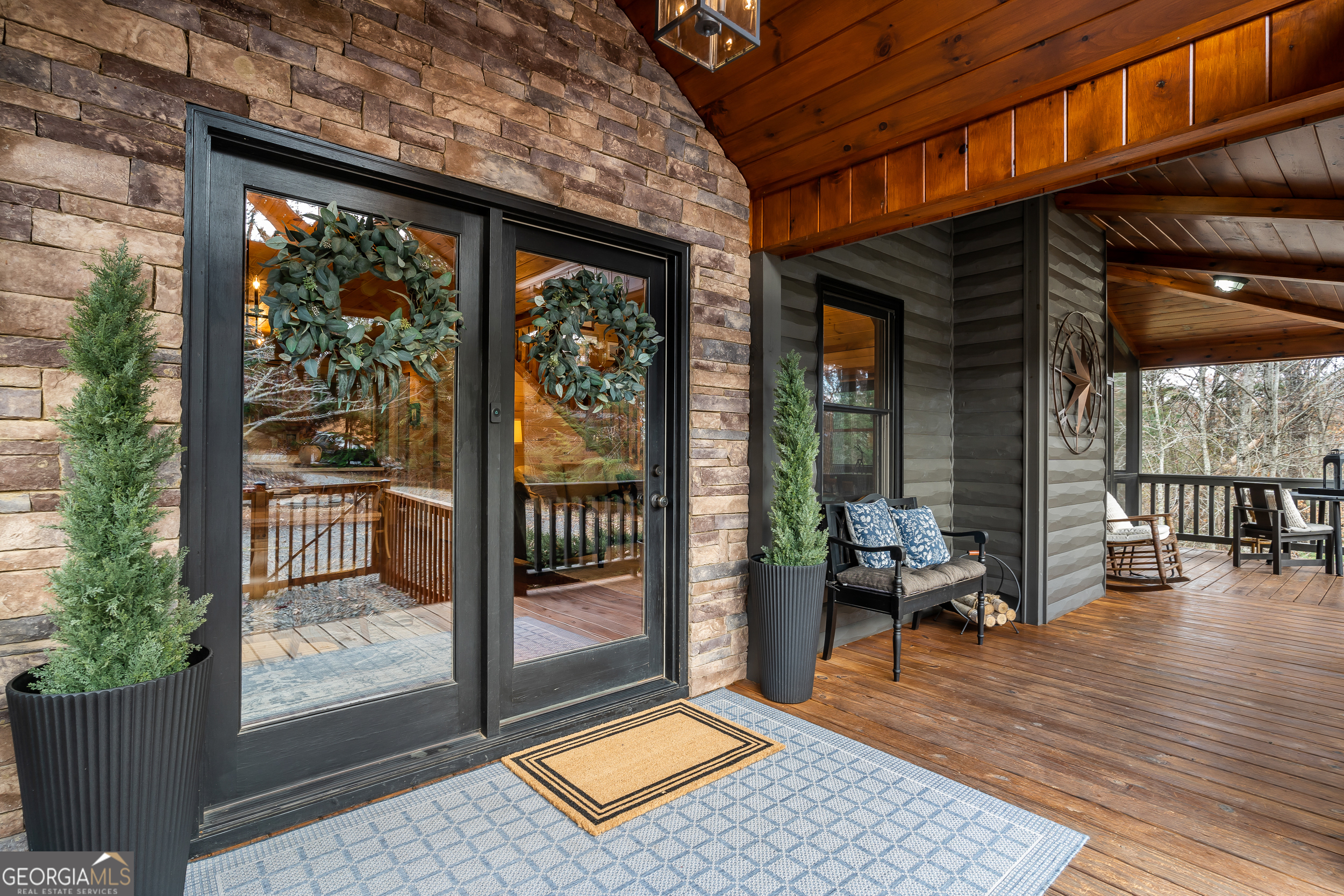 19 Chestnut Hills LN