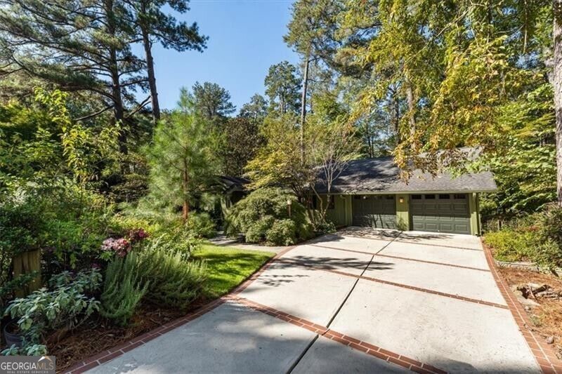Photo of 892 Castle Falls Drive NE, Atlanta, GA 30329 (MLS # 10869751)